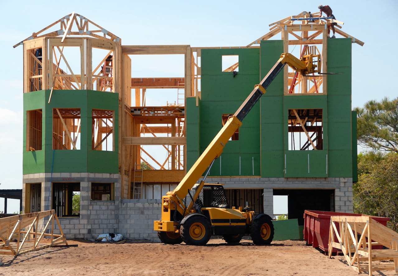 Budowa domu: Kluczowe etapy i wyzwania